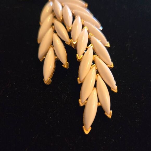 Crown Trifari Gold + White Spikelets Rare Brooch Pin - Picture 5 of 6